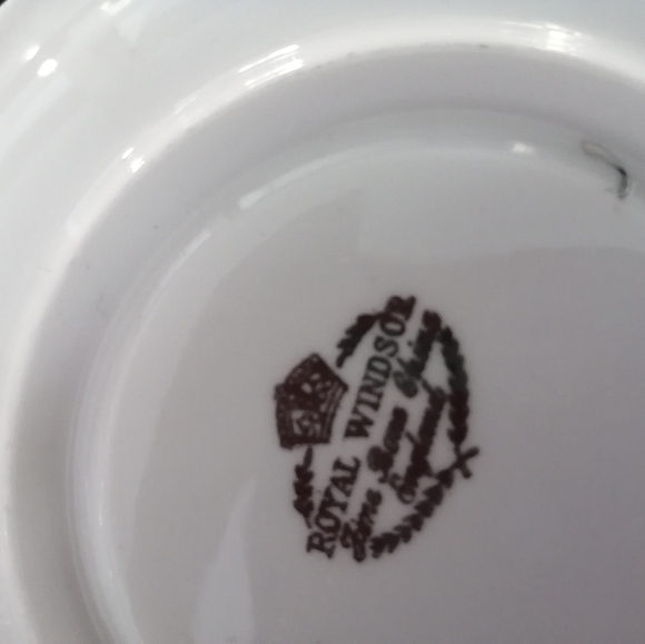 Royal  Windsor teacup and sauser - Picture 6 of 7
